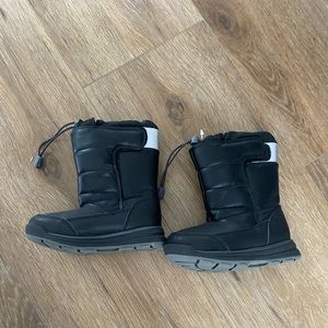 Lands end toddler snow boots size 10